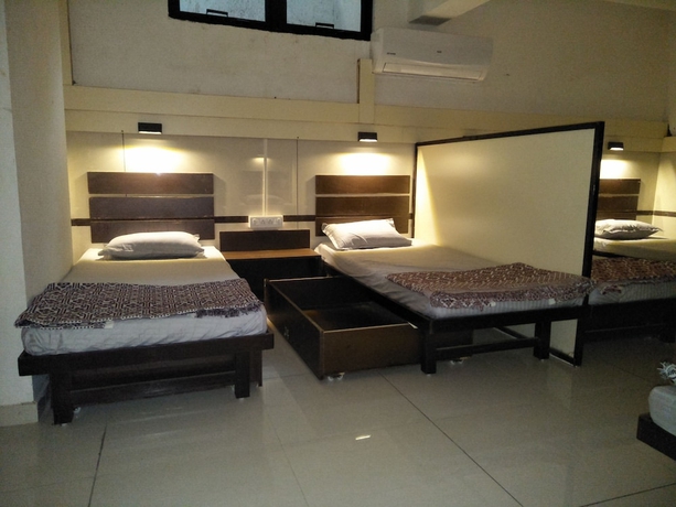Imagen de la habitación del Hotel NIGHT-HALT Dormitory - Hostel. Foto 4