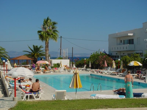 Imagen general del Hotel NIRIIDES BEACH. Foto 4