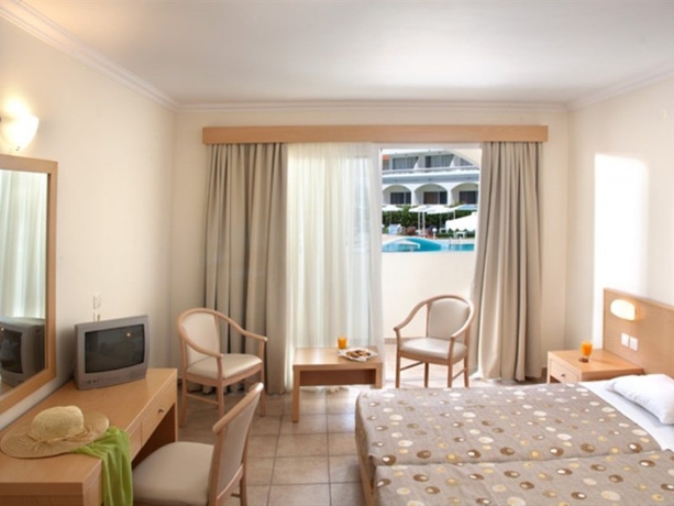 Imagen general del Hotel NIRIIDES. Foto 4