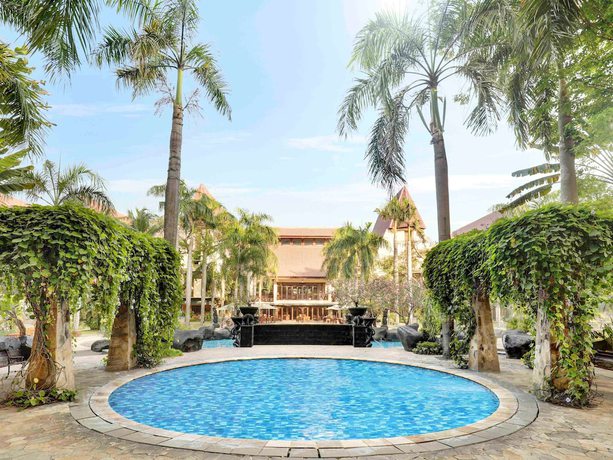 Imagen de la piscina del Hotel NOVOTEL SURABAYA. Foto 21