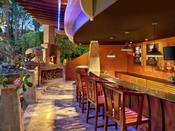 Imagen del bar/restaurante del Hotel NOVOTEL SURABAYA. Foto 3