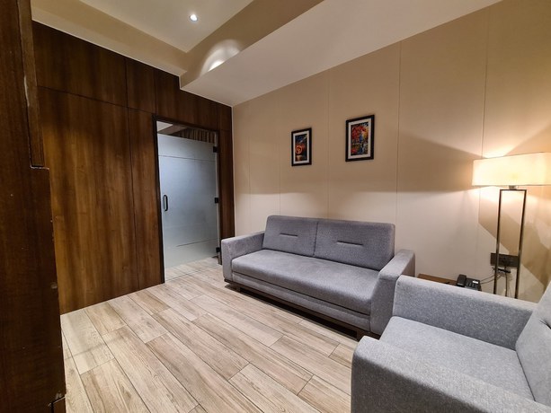 Imagen de la habitación del Hotel NRICH SKYOTEL. Foto 7