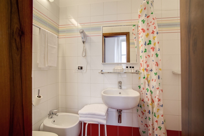 Imagen de la habitación del Hotel NUOVA ITALIA HOTEL. Foto 12