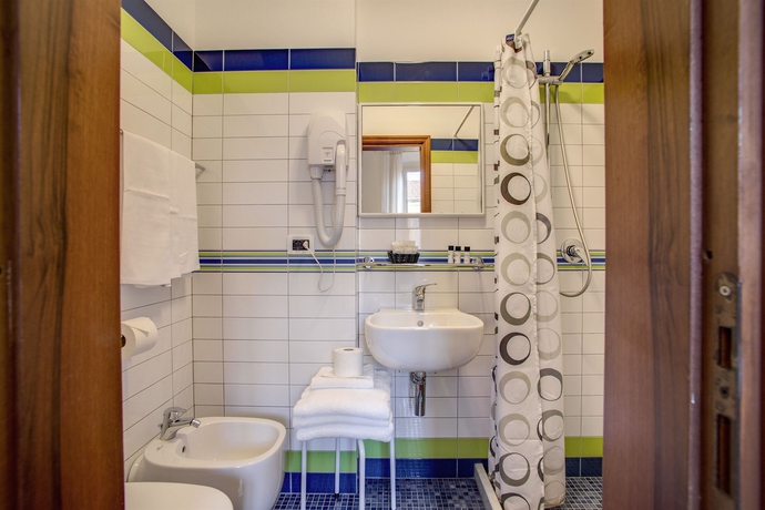 Imagen de la habitación del Hotel NUOVA ITALIA HOTEL. Foto 13