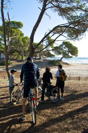 Imagen de los exteriores del Hotel Na Forana. Foto 13