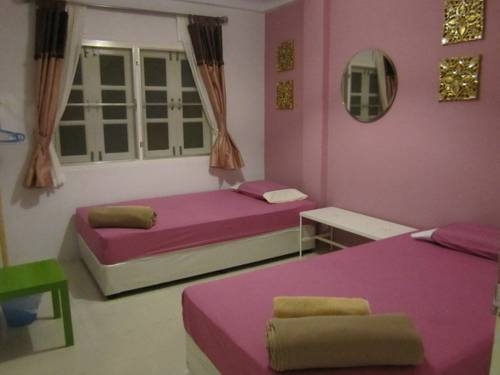 Imagen de la habitación del Hotel Na Na Chart Phuket. Foto 26