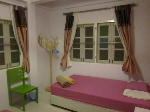 Imagen de la habitación del Hotel Na Na Chart Phuket. Foto 34