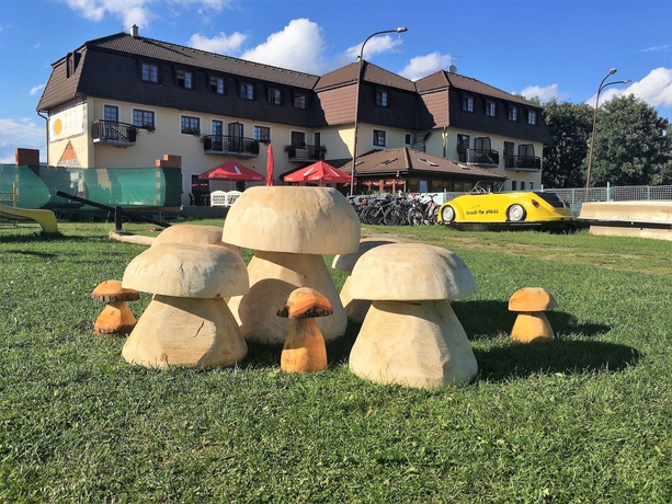 Imagen de los exteriores del Hotel Na Pl&aacute;ži. Foto 13