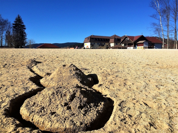 Imagen de los exteriores del Hotel Na Pl&aacute;ži. Foto 15