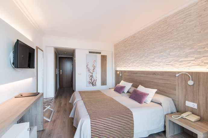 Imagen de la habitación del Hotel Na Taconera Sport & Relax. Foto 10