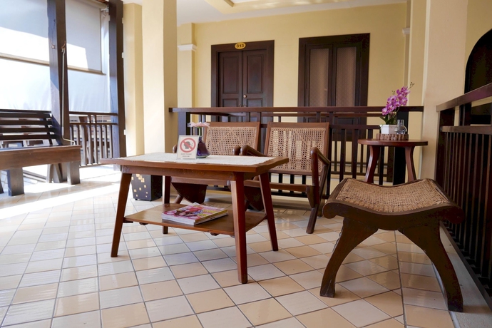 Imagen de los interiores del Hotel Na Thapae. Foto 4