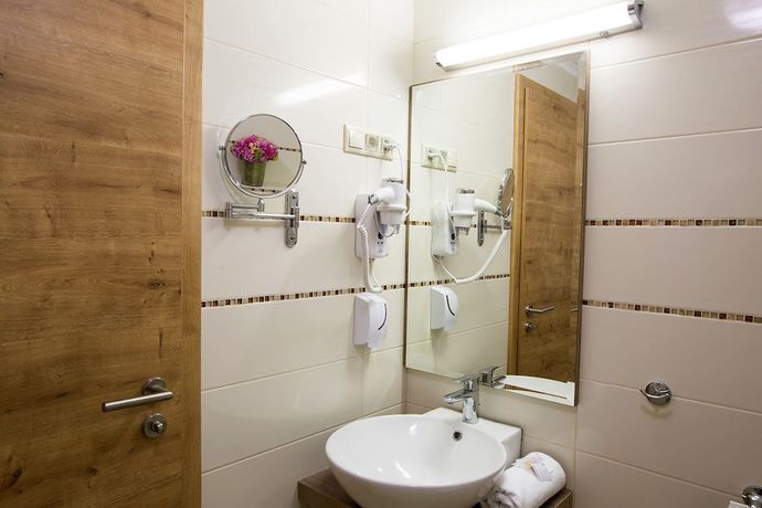 Imagen de la habitación del Hotel N&aacute;das T&oacute; Park. Foto 11