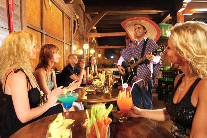 Imagen del bar/restaurante del Hotel Naama Bay Hotel and Resort. Foto 3