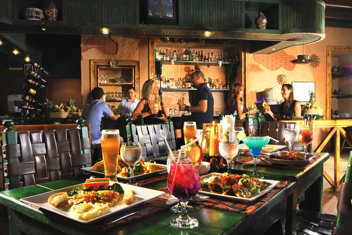 Imagen del bar/restaurante del Hotel Naama Bay Hotel and Resort. Foto 6