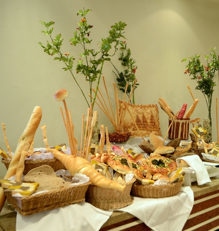 Imagen del bar/restaurante del Hotel Naama Bay Hotel and Resort. Foto 8