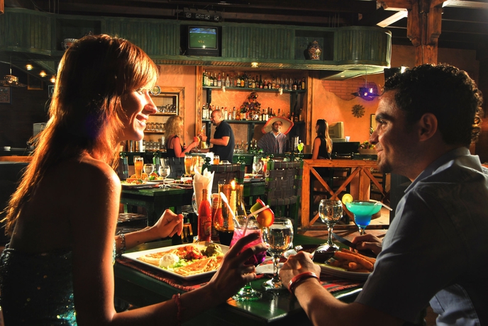 Imagen del bar/restaurante del Hotel Naama Bay Hotel and Resort. Foto 9