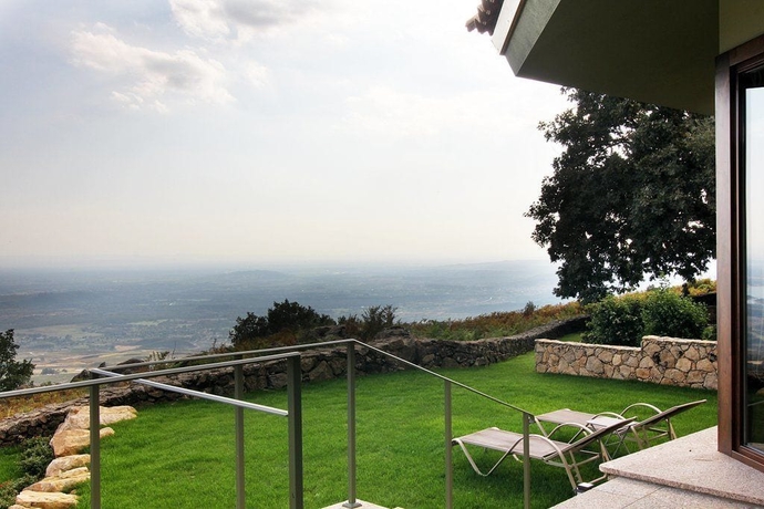 Imagen de los exteriores del Hotel Nabia. Foto 6