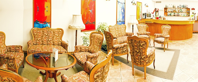 Imagen del bar/restaurante del Hotel Nabucco. Foto 2