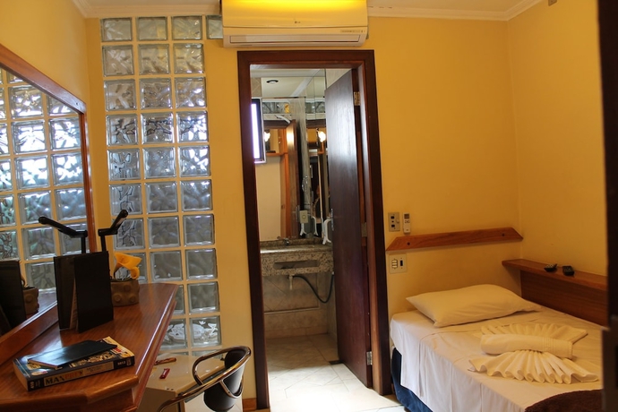 Imagen de la habitación del Hotel Na&ccedil;&otilde;es Plaza. Foto 10
