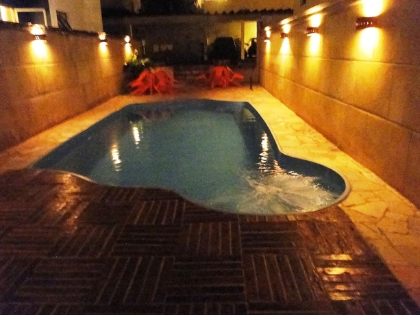 Imagen de la piscina del Hotel Na&ccedil;&otilde;es Plaza. Foto 15