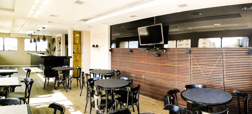 Imagen del bar/restaurante del Hotel Na&ccedil;&otilde;es Plaza. Foto 3