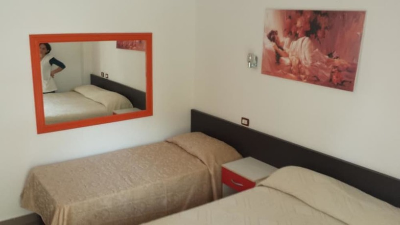 Imagen de la habitación del Hotel Nacional, Durres. Foto 4