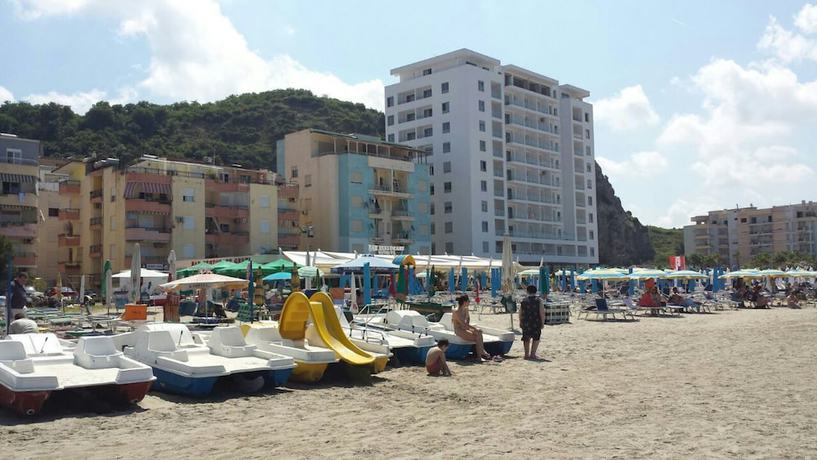 Imagen de los exteriores del Hotel Nacional, Durres. Foto 5