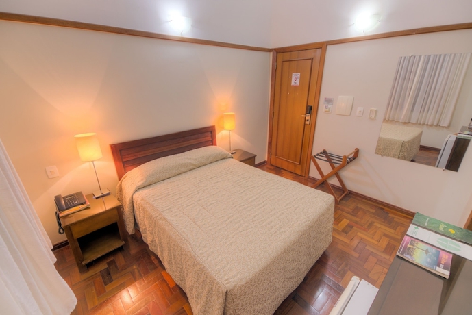 Imagen de la habitación del Hotel Nacional Inn Arax&aacute;. Foto 2