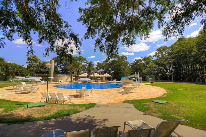 Imagen de la piscina del Hotel Nacional Inn Arax&aacute;. Foto 14