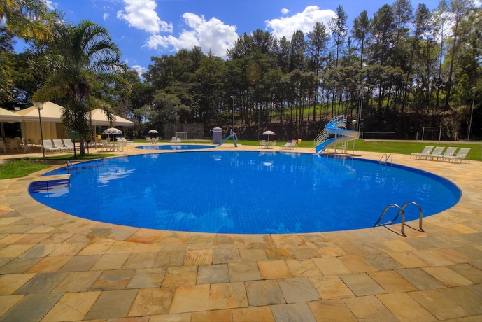 Imagen de la piscina del Hotel Nacional Inn Arax&aacute;. Foto 17