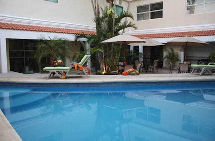 Imagen de la piscina del Hotel Nacional Merida. Foto 18