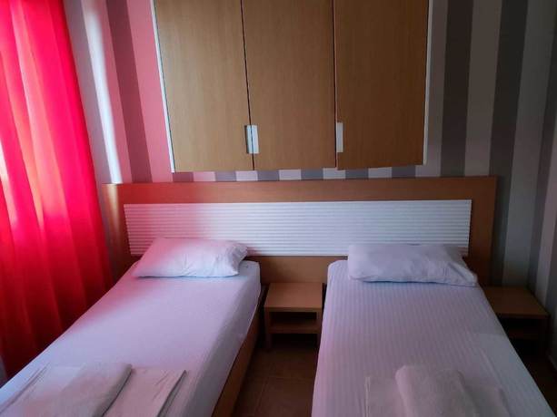 Imagen de la habitación del Hotel Nacional, Uji i Ftoht&euml; (Vlor&euml;). Foto 5