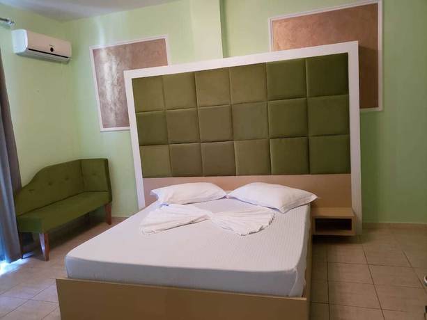 Imagen de la habitación del Hotel Nacional, Uji i Ftoht&euml; (Vlor&euml;). Foto 12