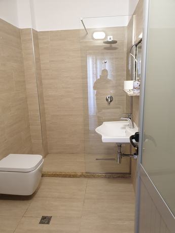Imagen de la habitación del Hotel Nacional, Uji i Ftoht&euml; (Vlor&euml;). Foto 17