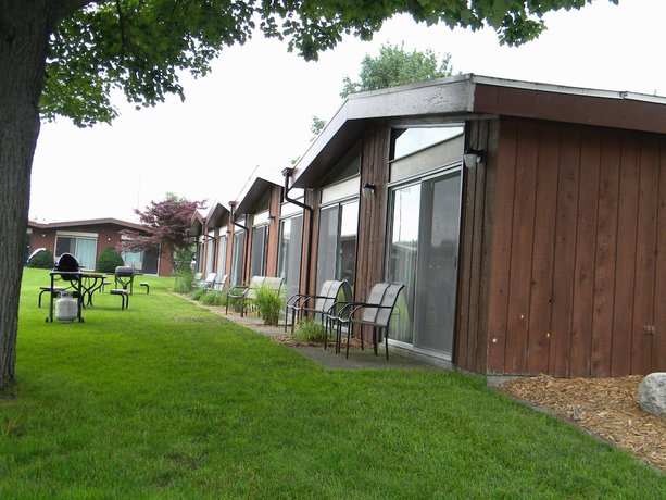 Imagen de los exteriores del Hotel Nader\'s Motel and Suites. Foto 15
