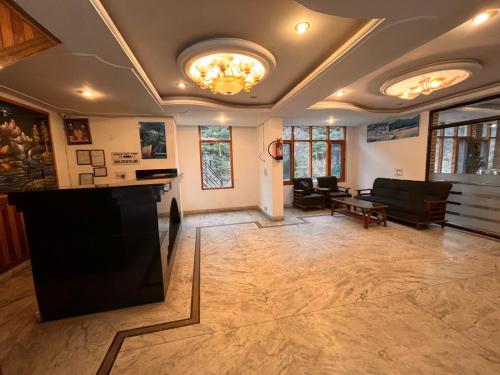 Imagen general del Hotel Nadi Kinare , Mall Road Manali - A Riverside Resort. Foto 5