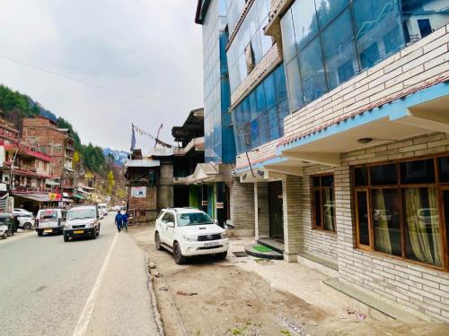 Imagen general del Hotel Nadi Kinare , Mall Road Manali - A Riverside Resort. Foto 12