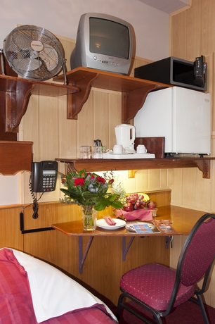 Imagen de la habitación del Hotel Nadia. Foto 8