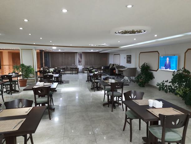 Imagen del bar/restaurante del Hotel Nadir Business. Foto 2