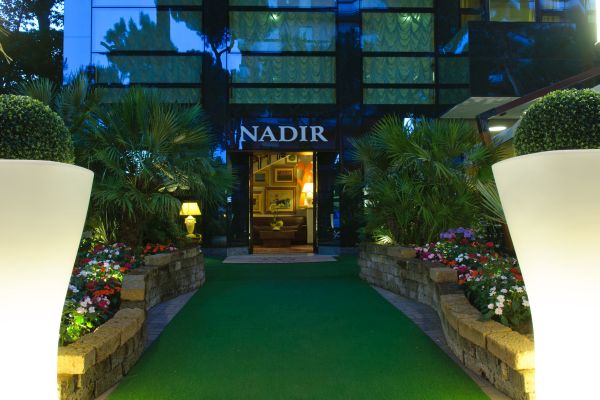 Imagen general del Hotel Nadir. Foto 1