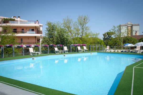Imagen general del Hotel Nadir. Foto 4