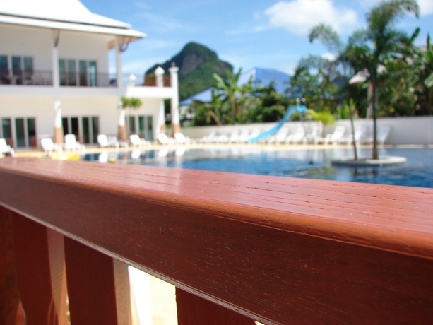 Imagen de la piscina del Hotel Nadivana Serviced Apartments. Foto 7