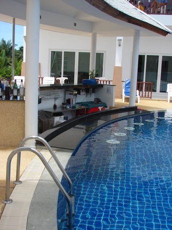 Imagen de la piscina del Hotel Nadivana Serviced Apartments. Foto 8