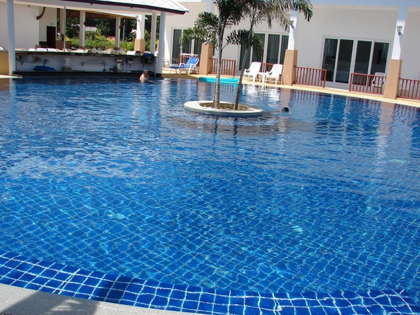 Imagen de la piscina del Hotel Nadivana Serviced Apartments. Foto 11
