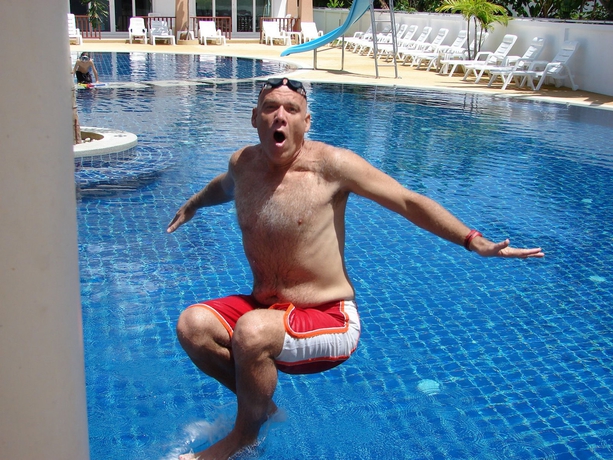 Imagen de la piscina del Hotel Nadivana Serviced Apartments. Foto 12