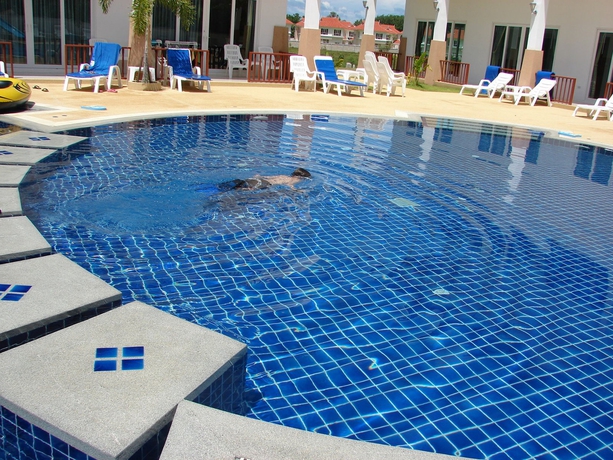 Imagen de la piscina del Hotel Nadivana Serviced Apartments. Foto 13