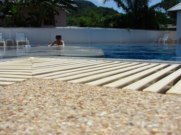 Imagen de la piscina del Hotel Nadivana Serviced Apartments. Foto 15
