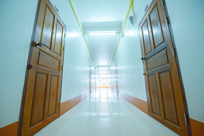 Imagen de los interiores del Hotel Nadpob Mansion, Surat Thani. Foto 13