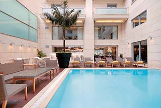 Imagen de la piscina del Hotel Nafs. Foto 8