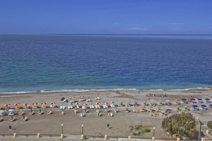 Imagen de los exteriores del Hotel Nafsika. Foto 12